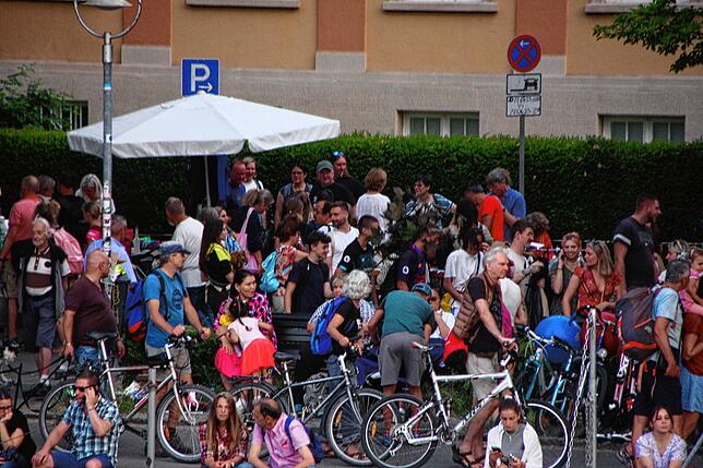 Bild 15: Run auf den großen Flohmarkt mit mehr als 1000 Ständen in Konstanz