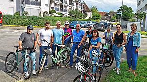 Der Kernstadt-Beirat radelte Problemstellen in Rheinfelden ab: Dominik Rago (Leiter Ordnungsamt, Zweiter von links), Tobias Obert (Amt ...