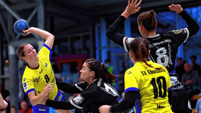 Der SV Allensbach (Nadja Greinert am Ball) kann voraussichtlich erst am 21. November wieder den Spielbetrieb in der 3. Liga aufnehmen.