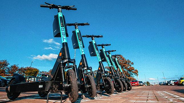 Im vergangenen Jahr wurden E-Scooter in Friedrichshafen getestet. Seit einigen Monaten läuft nun auch ein Testbetrieb in Überlingen.
