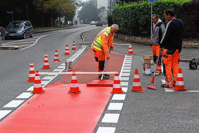 So ging es im Oktober 2022 los mit der Fahrradstraße in der Südstadt: Manfred Blöchl, Thomas Hornewer und Martin Bloch (von links) bei ...