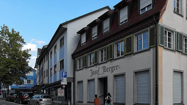 Die Rollläden sind geschlossen, die Schaufenster sind leer: Im Markdorfer Stadtgraben sind gleich zwei benachbarte Geschäfte geschlossen.