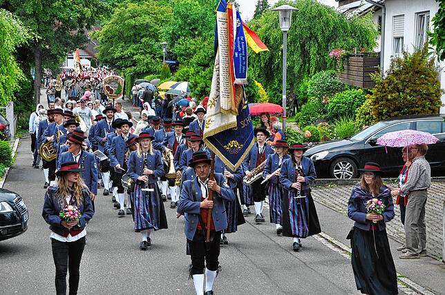 Bild 24: Der Pfingstmusikfest Jubiläumszug zum 100 Jährigen Bestehen in Leimbach – die schönsten Bilder