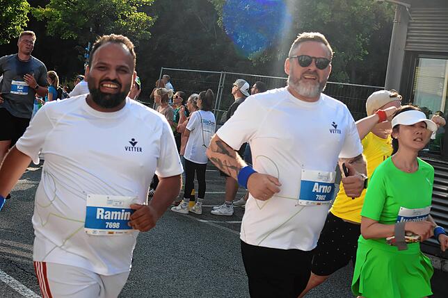 Bild 10: Mit Ausdauer und Kreativität- tausende Läufer messen sich beim ZF Firmenlauf
