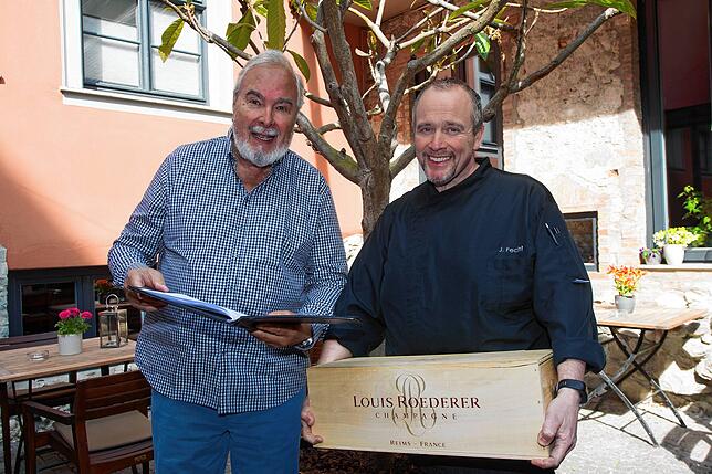 Jochen Fecht vom San Martino (rechts) und sein kulinarischer Mentor und Bertold Siber, dereinst Sternekoch im Stephanskeller sowie ...