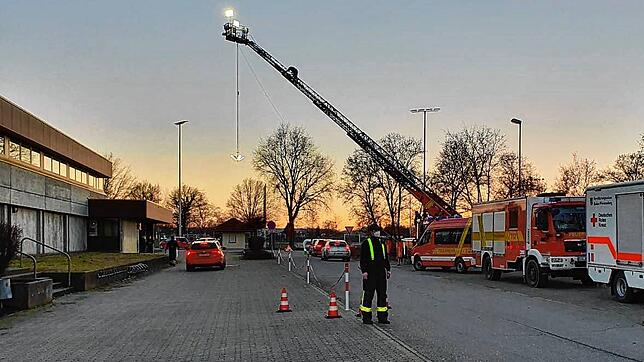 In der Ablachhalle hat die Stadt Mengen ein Testzentrum eingerichtet, mit Hilfe der Feuerwehr.