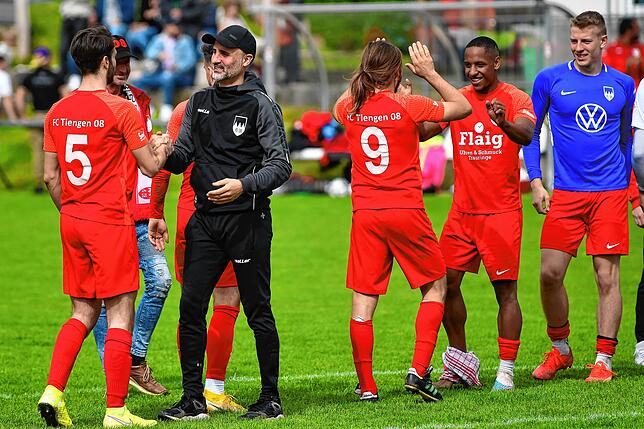 Bild 6: FC Tiengen 08 gewinnt 6:1 beim FC Wittlingen und wird vorzeitig Meister &ndash; haben Bilder!
