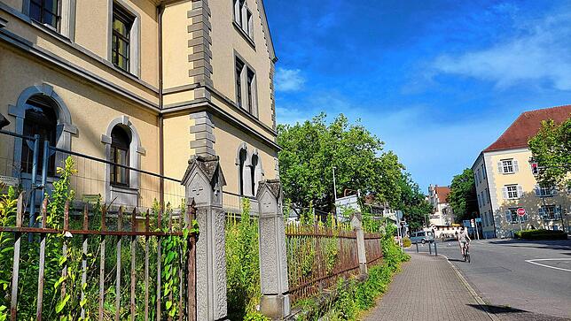 Das Stiftsgebäude von der Gartenstraße aus betrachtet: Hier ist ein alter Eingang vorhanden, den die Anwohner gern für die ...