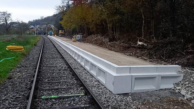 Die Bahnbetriebe Blumberg nehmen am 15. Dezember den Bahnhalt Eberfingen in Betrieb. Ab 16. Dezember hält dort erstmals ein Zug der ...