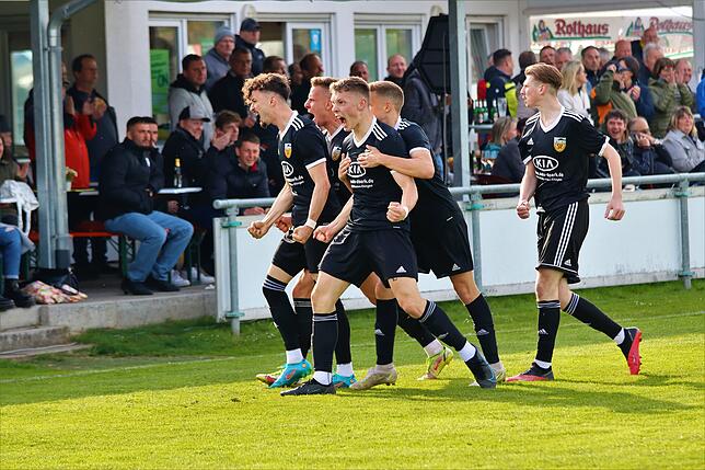 Bild 8: Die besten Bilder vom Spitzenspiel der Bezirksliga Bodensee zwischen Mühlhausen und dem TSV Singen