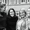 Die ehemalige Konstanzerin Inken Barz möchte mit Hailey Gahlon, Carina Kaiser und Lena Scholpp (von links) ein Shampoo-Pulver auf den ...