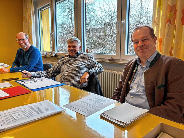 Christoph Vögele, Wolfgang Klatt und Tobias Kühn sind die Wahlhelfer im Wahllokal Tannenhöhe.
