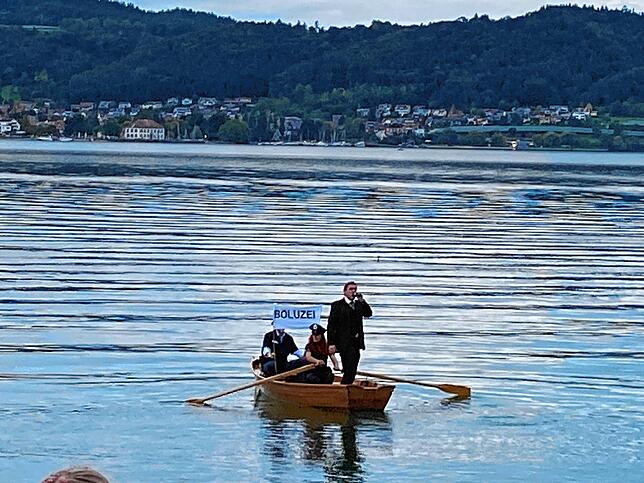 Bild 3: Großer Applaus für das Ensemble der Butterfahrt nach Bodungo