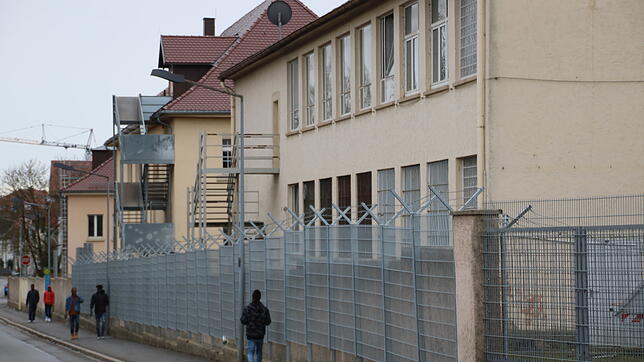 Die Asylunterkunft in der Friedhofstraße erlebte im März Tumulte um eine Abschiebung. Die rechtliche Aufbereitung erfolgt vor dem ...