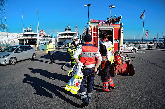Neben der Feuerwehr waren auch zahlreiche Einsatzkräfte des Deutschen Roten Kreuzes vor Ort.