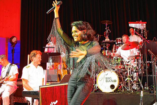 Bild 27: Alle Bilder vom Benefiz-Konzert der Bundeswehr Big Band in der Markolfhalle