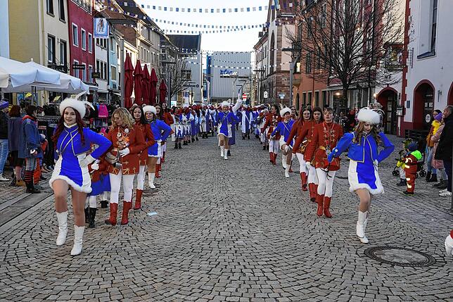 Bild 11: Am Schluss da kommen die Glonkis: Pure Fasnetsstimmung im Städtle