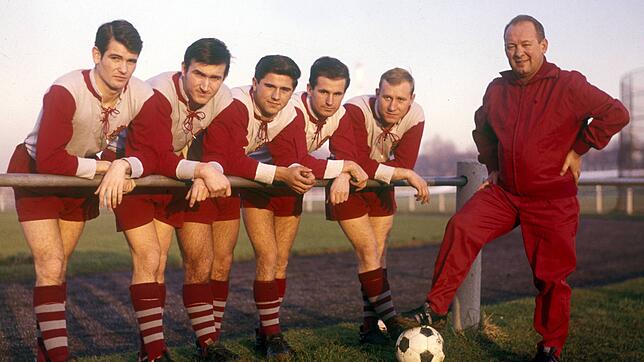Dieter Koulmann (vierter von links) beim FC Bayern München. Auch auf dem Foto: Rudi Nafziger, Rainer Ohlhauser und Gerd Müller (von ...