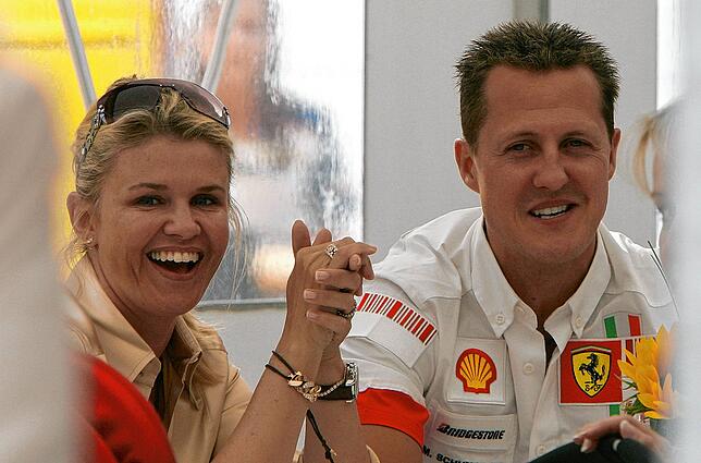 Corinna Schumacher mit ihrem Mann Michael Schumacher im Juli 2007 auf dem Nürburgring.