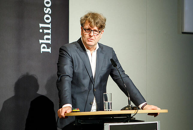 Alexander Grau bei einem Vortrag auf dem Philosophicum in Lech.