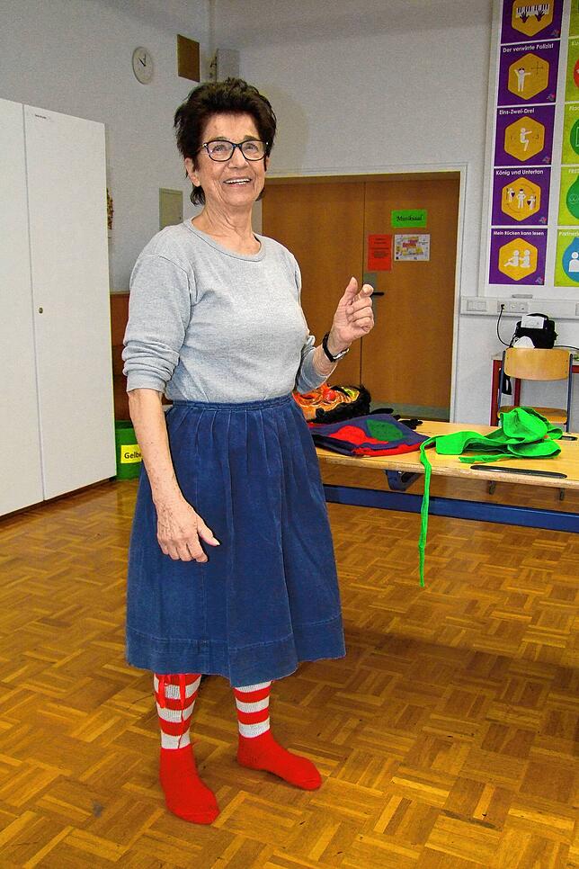 Bild 3: Von Hexentaufe und Konfettibad: Grundschüler erfahren von den Narren alles über die Fasnacht