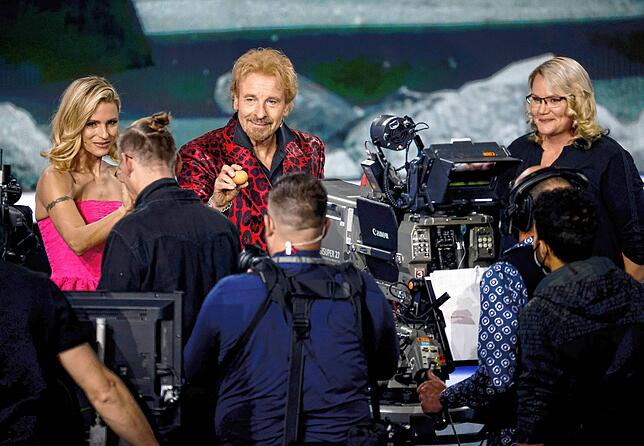 Bild 1: Bilder von &bdquo;Wetten, dass..?&ldquo; in Friedrichshafen: Die Show läuft!