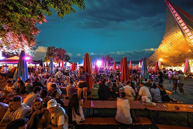Bild 19: Bilder vom Hausherrenfest am Abend und dem Feuerwerk