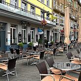 Das Casablanca liegt an der Marktstätte direkt in der Innenstadt – direkt neben dem Kaiserbrunnen.