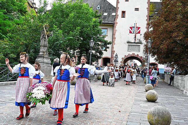 Bild 33: So schön ist das bunte Treiben am Chilbi-Festumzug (Teil 1)