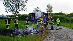 Mit mehr als 200 Kilometern pro Stunde soll ein Mann mit seinem Sportwagen über die Autobahn 96 in Richtung Memmingen gerast sein und ...