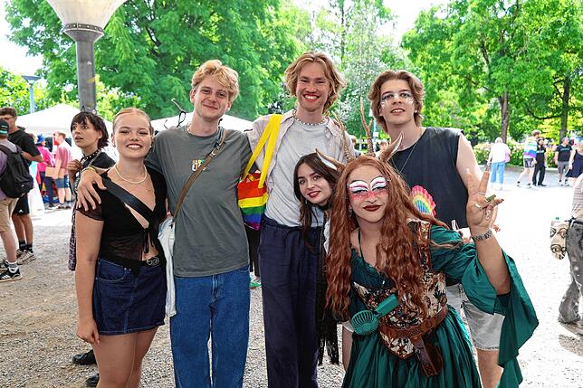Bild 12: Fotos vom CSD 2025 in Konstanz: Bunte Flaggen, ausgefallene Outfits und klare Statements