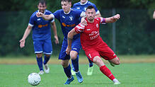 Für Sven Beha (links) und den SV Volkertshausen, hier in der partie gegen RW Salem (Luca Gruler), kommt es zum Duell gegen den FC Kluftern.
