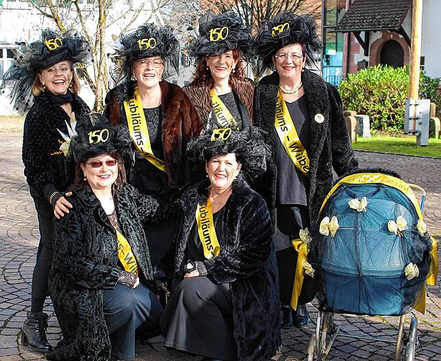Diese Frauengruppe erinnerte an 150 Jahre Narrenzunft. Bild: Marianne Bader