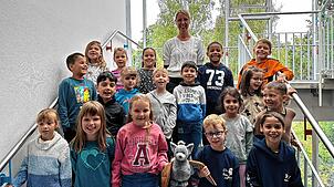 Die Klasse 1 der Grundschule Königsfeld mit der Klassenlehrerin Nadine Zipfel.