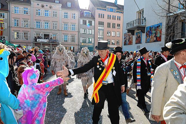 Bild 39: Konstanzer Fasnachtsumzug 2025: Altstadt ist in Narrenhand