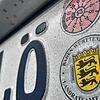 Ein Betreiber einer Kfz-Werkstatt hat mehrfach Autokennzeichen gestohlen, um mit den TÜV-Plaketten Hauptuntersuchungen vorzutäuschen. ...