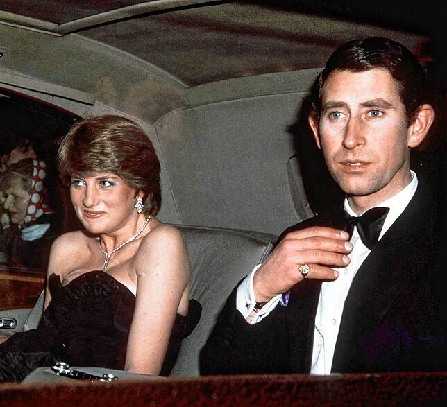 Prinz Charles war schon 32 und stand unter wachsendem Druck, endlich eine Braut zu finden, als er der rund zwölf Jahre jüngeren Diana ...
