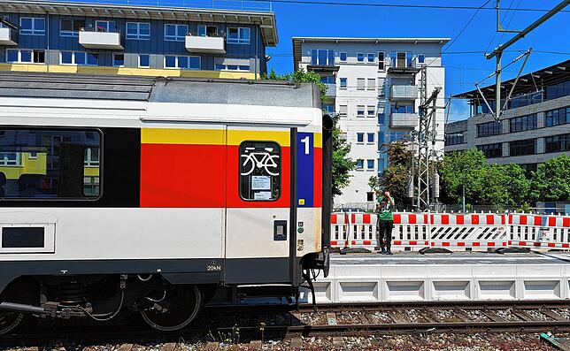 Reisende können ab Friedrichshafen beispielsweise für 21,90 Euro mit Umstiegen in Ulm und München nach Prag fahren – wenn sie frühzeitig ...