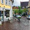 Beim neuen Café Vanilli&lsquo;s in der Donaueschinger Karlstraße sind Parkplätze durch Poller abgesperrt. Das hat aber nichts mit der ...