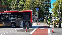 Bei einem Bus der Stadtwerke Konstanz kommt es im Bereich Mainaustraße / Eichhornstraße zu einem Brand im Motorraum – der Fahrer handelt ...