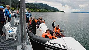 Start in eine besondere Fahrt: Die Teilnehmer dürfen etwa eine Viertelstunde über den Bodensee heizen. Ihre Aufregung beim Start ist ...