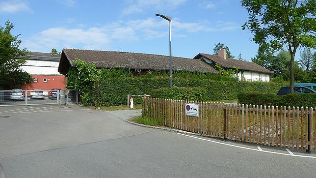 In diesem Bereich und noch weiter rechts sollen die neuen Ausstellungsgebäude und ein neuer Eingangsbereich für das Pfahlbaumuseum ...
