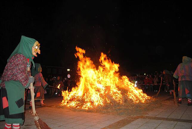 Bild 27: Bilder vom ersten Nachtumzug und Hexensprung in Waldshut