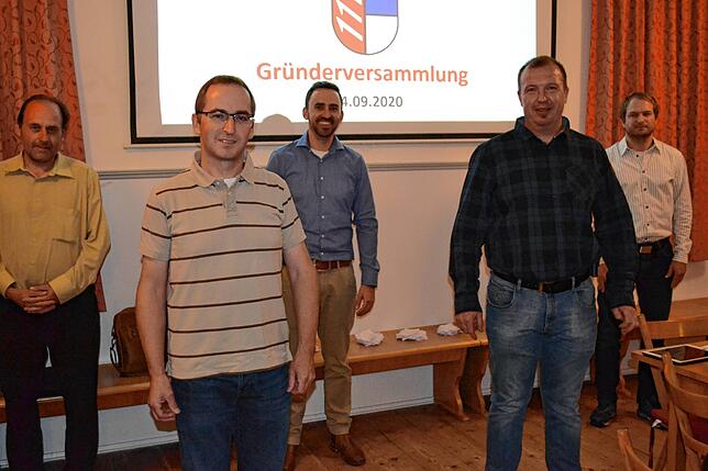 Der Vorstand der neu gegründeten Dorfgemeinschaft Boll: (von links) Kassierer Markus Wetter, Vorsitzender Karl-Anton Menig, die ...