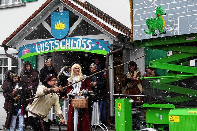 Bild 8: Markgraf Florian von Hohenfels: Bilder vom Sturz und der öffentlichen Läuterung des Hofstaats
