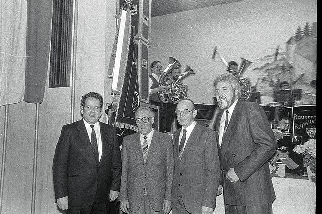 Links der ehemalige Bürgermeister Moser, rechts sein Nachfolger Hans Veit.