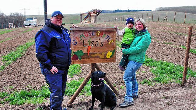 Beim Start des Gartenprojektes vor einem Jahr ist die Vorfreude bei der Familie Limberger noch groß. Jetzt beschäftigen sich Anwälte mit ...