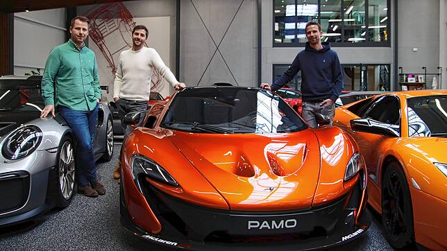 Die Brüder Kevin und Sören Maurer leiten die Geschäfte von Pamo Cars gemeinsam mit Martin Döring (von links).
