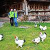 Klaus und Silke Richter vor ihrem Paradies, dem Röthenloch bei Unterkirnach. Das Ehepaar hat einen 350 Jahre alten Schwarzwaldhof von ...