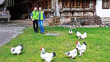 Klaus und Silke Richter vor ihrem Paradies, dem Röthenloch bei Unterkirnach. Das Ehepaar hat einen 350 Jahre alten Schwarzwaldhof von ...